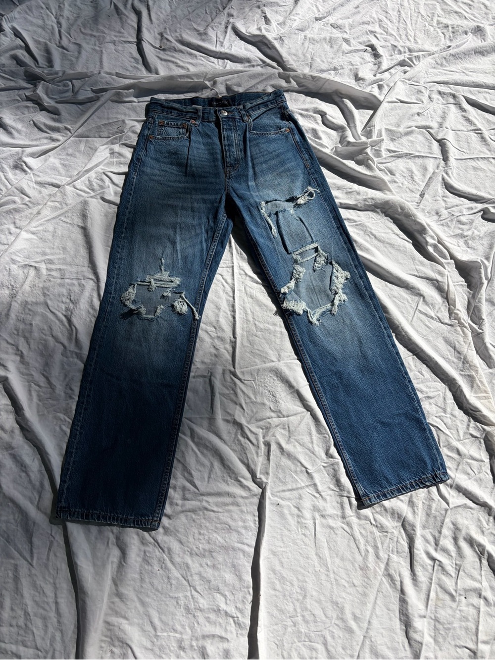 AEROPOSTALE High-Rise Distressed Straight Leg Jeans in medium wash